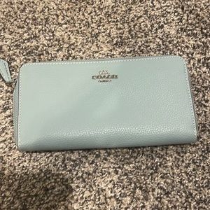 Like new coach wallet !